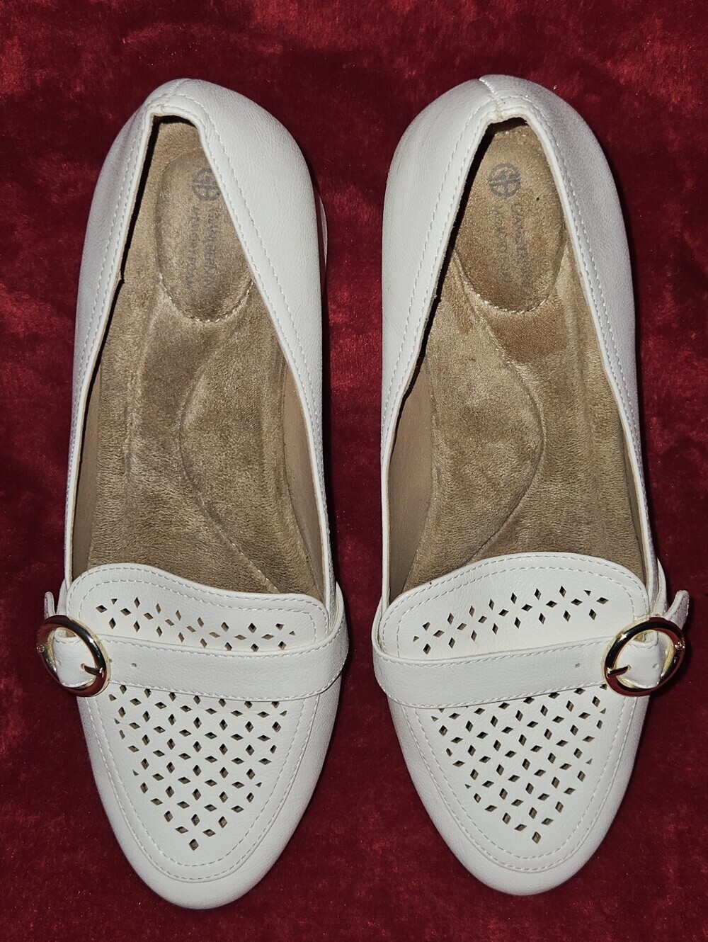 Giani Bernini White Perforated Low Block Heel Loafers w/Buckle Accents - Size 8M - Picture 2 of 6